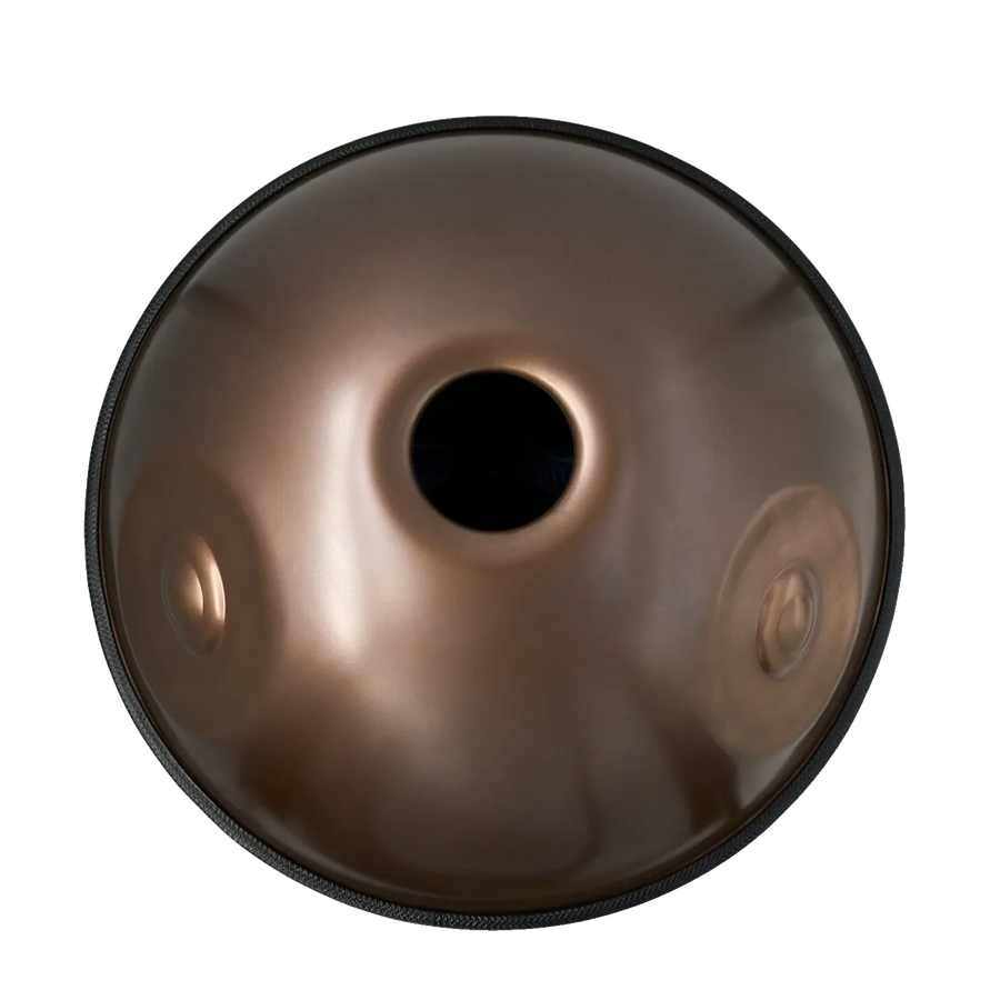 Handpan D Kurd 14 – hpl studio, Unterseite mit Klangöffnung und zwei Tönen