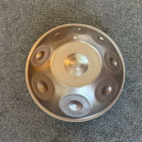 Handpan F2 Nordlys 16, Oberseite, Prototyp im Sommer-Sale