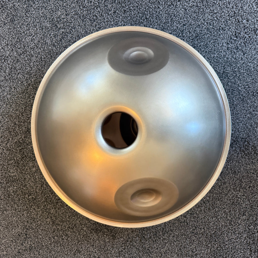 Handpan D Kurd 14 hell – hpl signature, Unterseite, Ausstellungsstück im Sommer-Sale