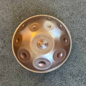 Handpan D Kurd 19, Oberseite, Prototyp im Sommer-Sale