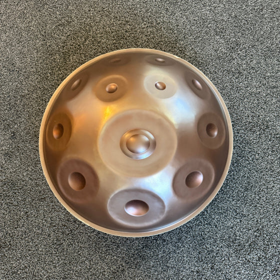 Handpan D Kurd 19, Oberseite, Prototyp im Sommer-Sale
