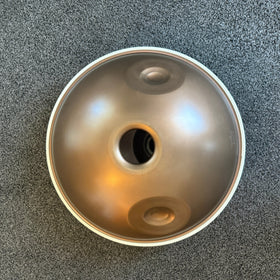 Handpan D Kurd 14 – hpl signature, Unterseite, Ausstellungsstück im Sommer-Sale