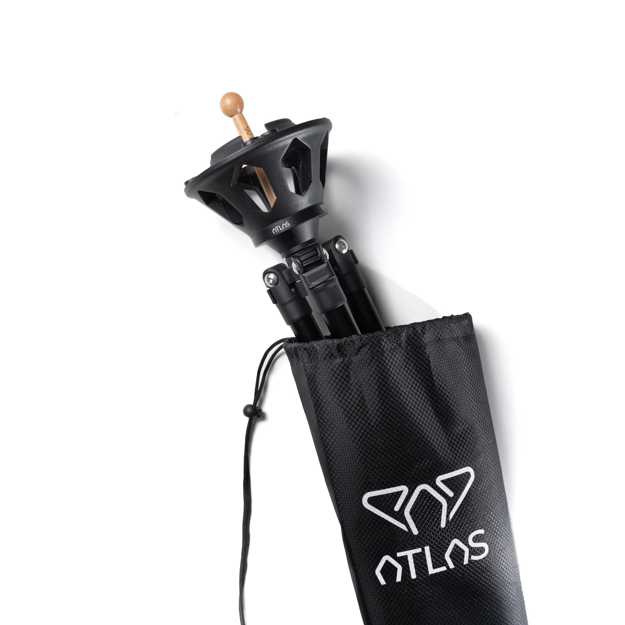 Atlas Pro wird in die im Lieferumfang enthaltene Atlas Tasche geschoben