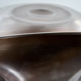 Gravur-Detail der Handpan Master G Major 20 – handpanladen