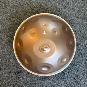 Handpan E Amara 20 – hpl signature, Oberseite, Ausstellungsstück im Sommer-Sale