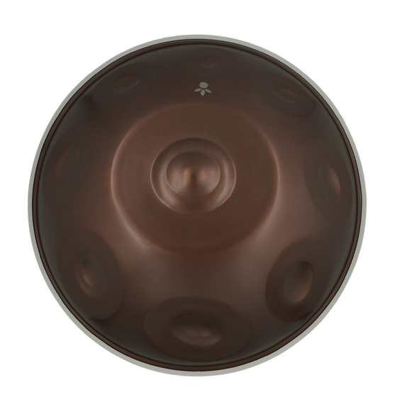Handpan Signature F# 2 Nordlys 15, Draufsicht auf die Tonfelder mit mattem braunem Finish – handpanladen