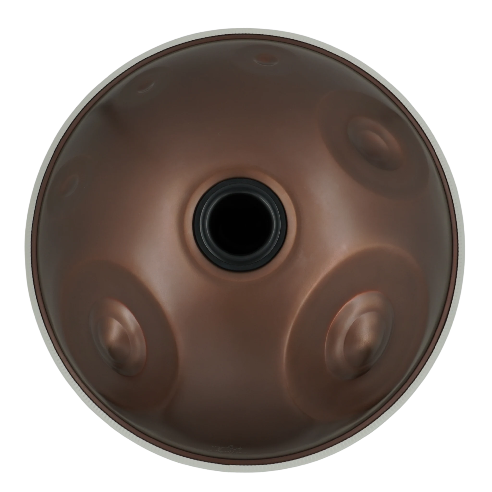 Handpan Signature F# 2 Nordlys 15, Unterseite mit Gu-Klangöffnung und braunem Finish – handpanladen